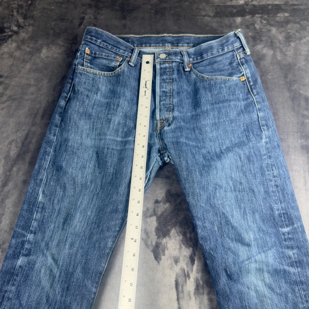Levi's 501 Original Fit Jeans Mens 32x32 Blue Denim Button Fly Straight Leg